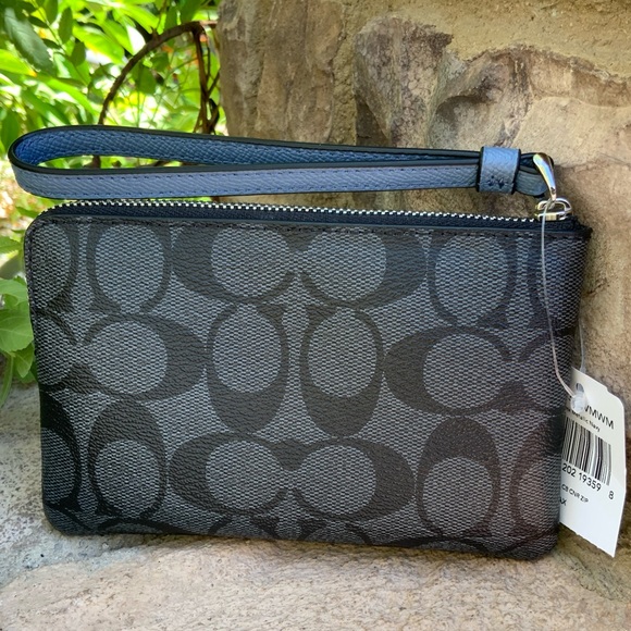 Coach monogram Black/metallic blue wristlet - Picture 14 of 16